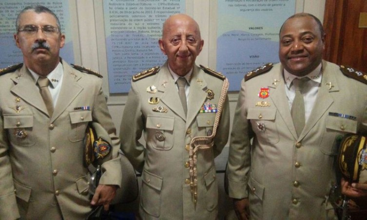 Tenente Coronel José Diógenes, novo comandante da CIPRV, coronel Antonio Barbosa Reis, subcomandante geral da PM, e Major Manoilzo Bonfim, novo subcomandante do 15º Batalhão 