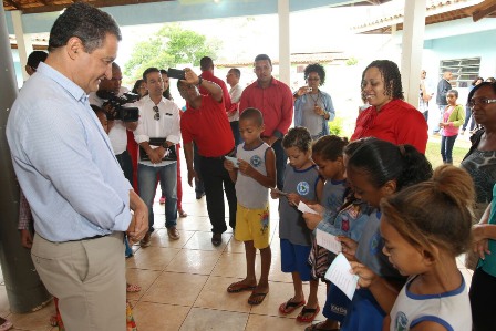 A escola foi inaugurada pelo governador Rui Costa