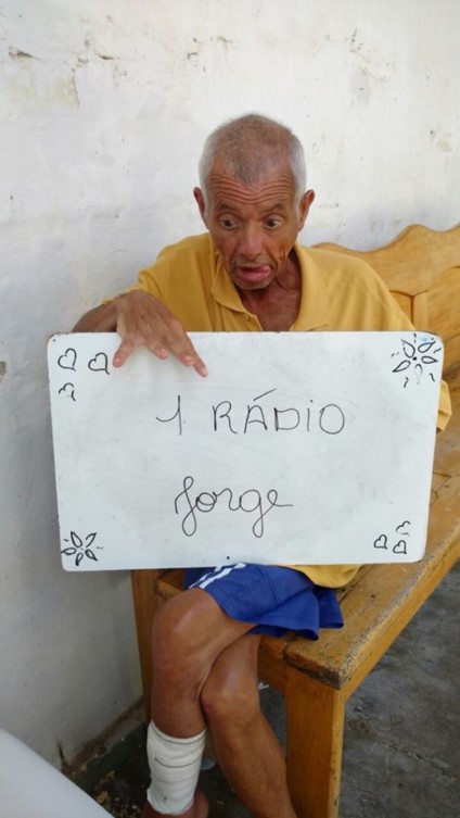 Seu Jorge quer ganhar um rádio para lhe fazer companhia