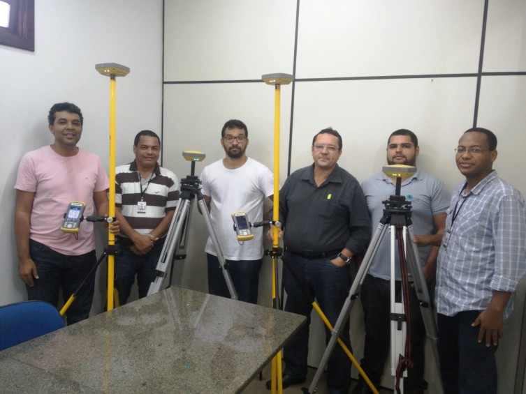 Equipe do Consórcio recebe equipamentos para georeferenciamento de imóveis