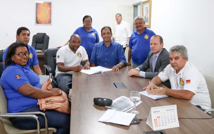 O ato contou com a participação de representantes do Sindicato dos Servidores Públicos de Ilhéus (Sinsepi) -foto Clodoaldo Ribeiro (1)